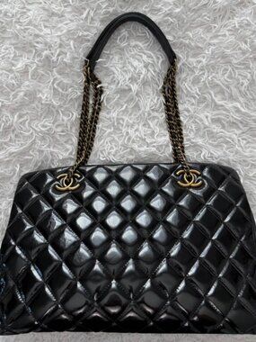 CHANEL Patent Goatskin Quilted Small CC Eyelet Tote in Black
